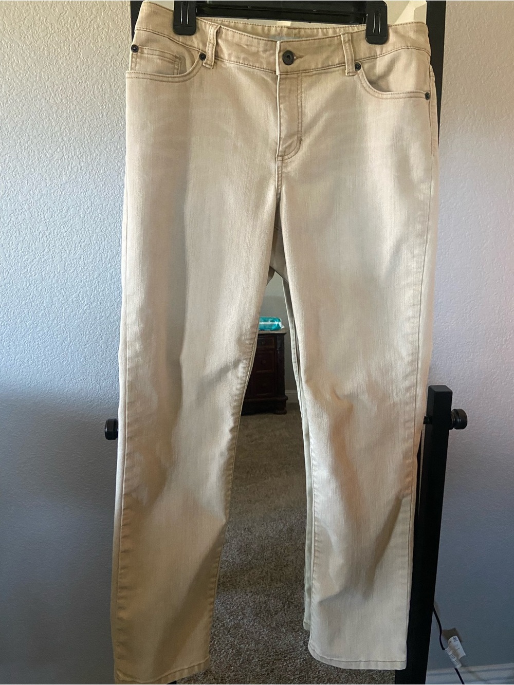 Chico's Women's Juniors Straight-Leg Jeans in Cream Ultimate Fit Slim leg